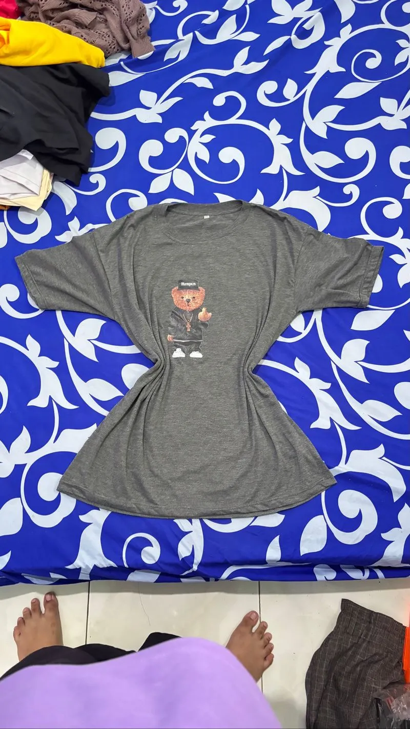 Kaos no brand, offline store buying photo 1
