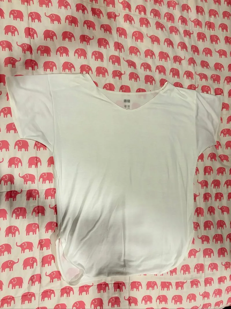 Uniqlo thin t shirt photo 1