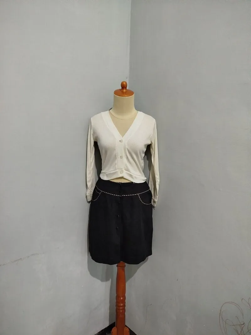 Cardigan Rajut Kancing V Neck Cardigan Croptop Putih photo 1
