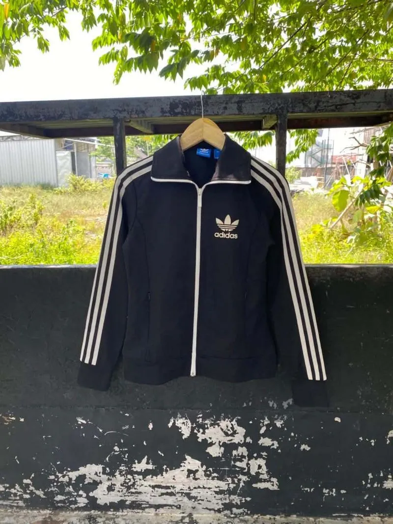 Tracktop adidas europe  photo 1
