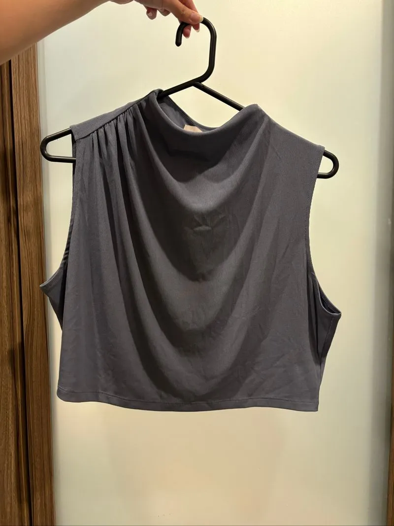 sleeveless croptop photo 1