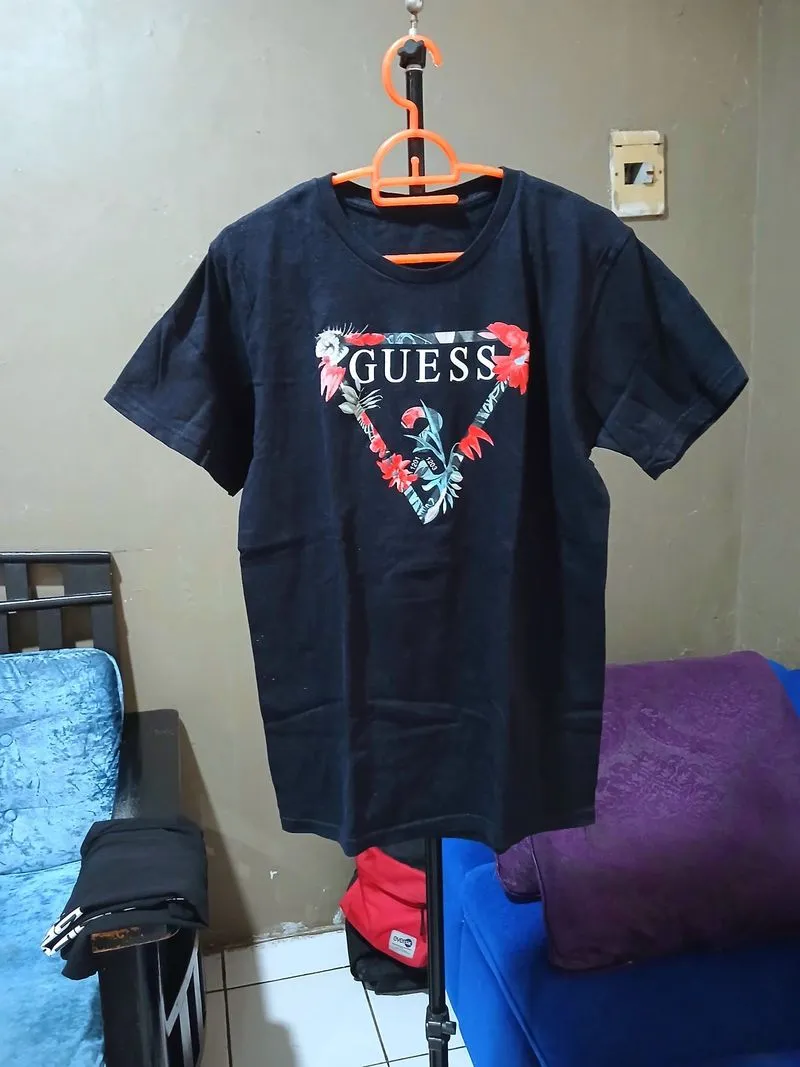 Fashion guess tshirt photo 1