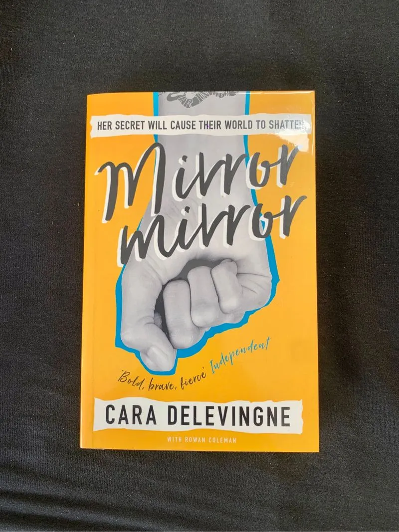 Mirror Mirror - Cara Delevingne photo 1