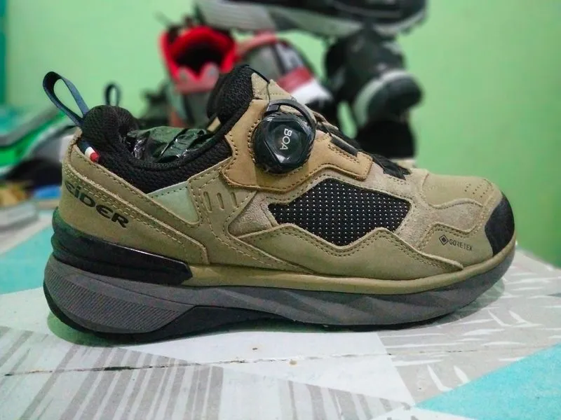 SEPATU OUTDOOR GORETEX EIDER 41  photo 1
