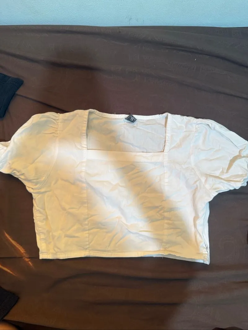 White croptop photo 1
