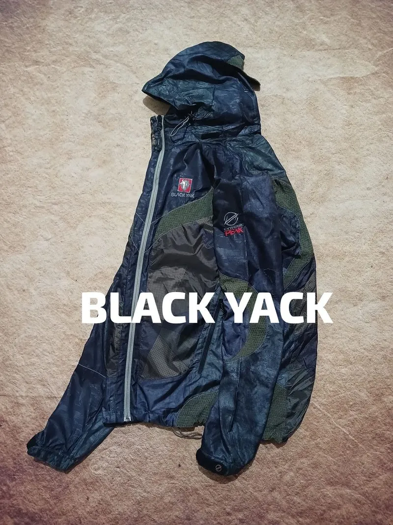 Black yack gorpcore second thrift original photo 1