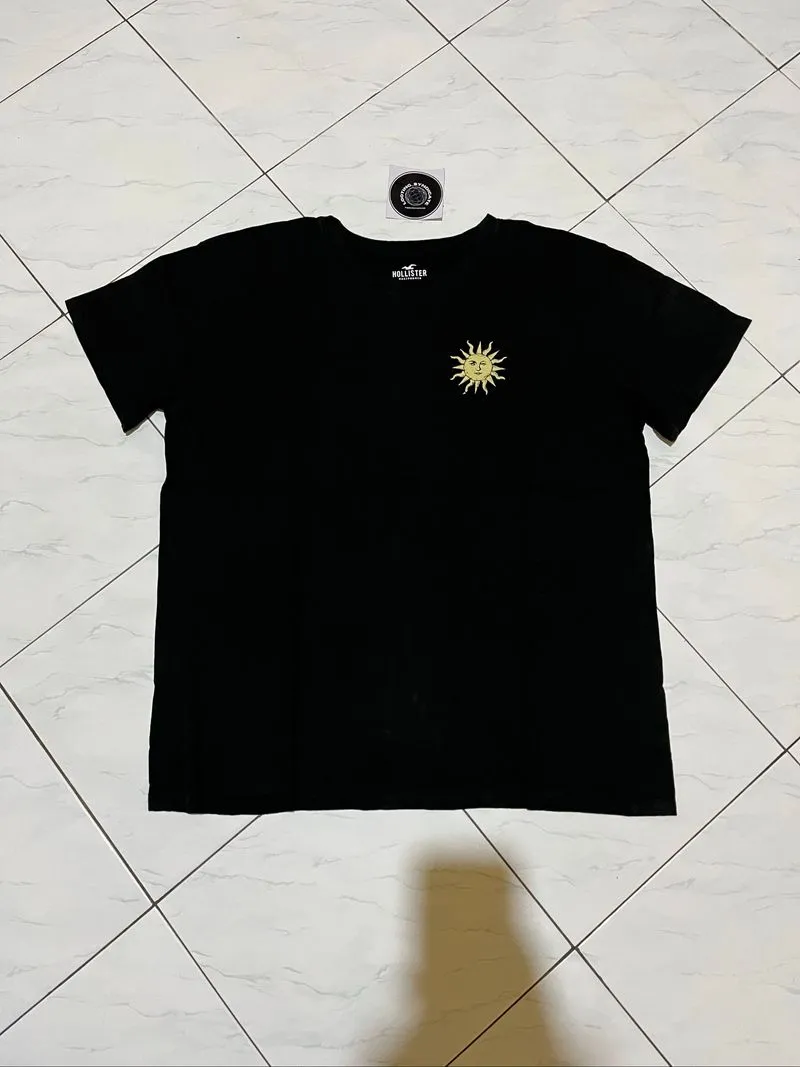 Hollister Art Tee photo 1