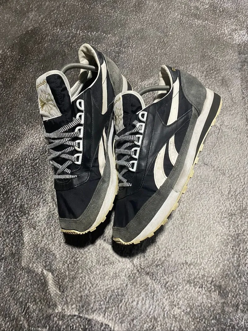 Reebok aztec black white photo 1