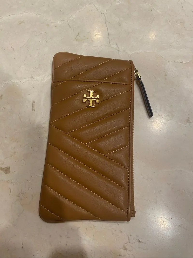 TORY BURCH Quilted Kira Chevron Phone Wallet In Brown photo 1