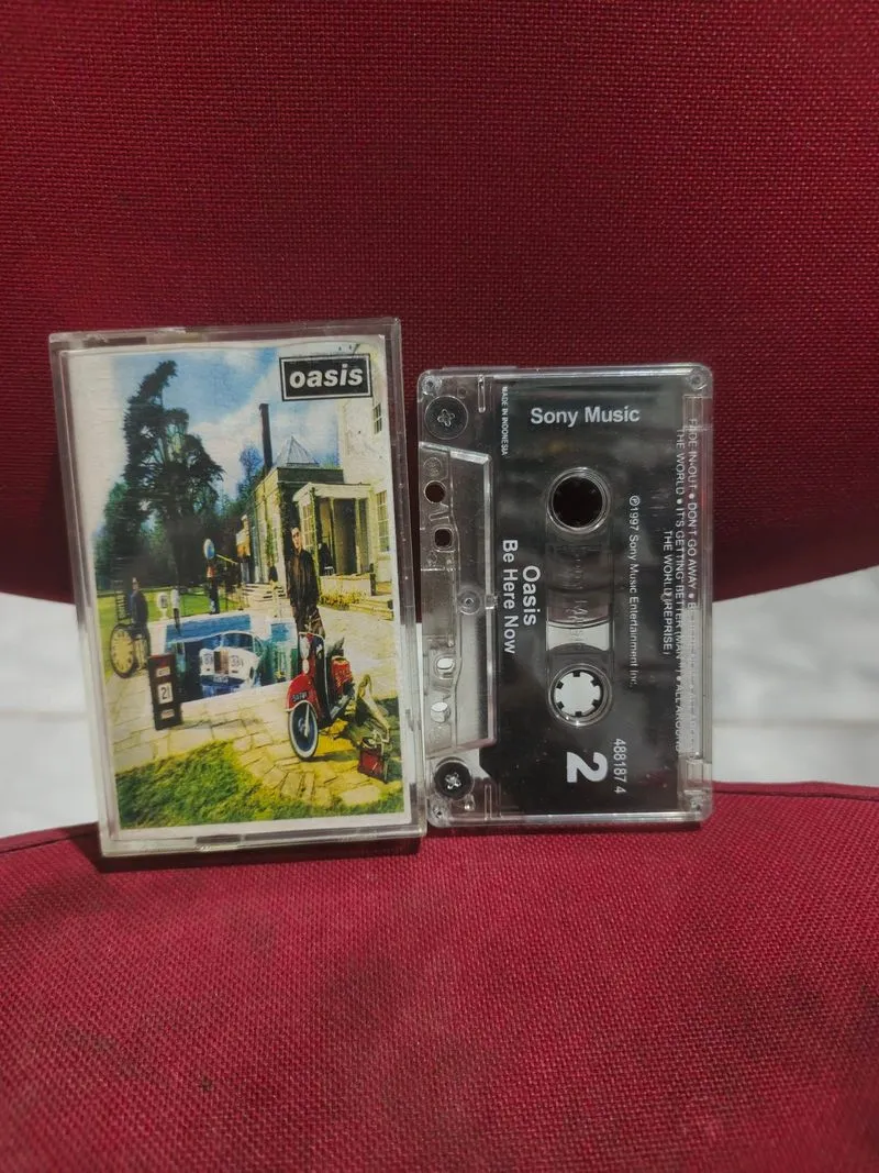 kaset pita oasis "be here now" photo 1