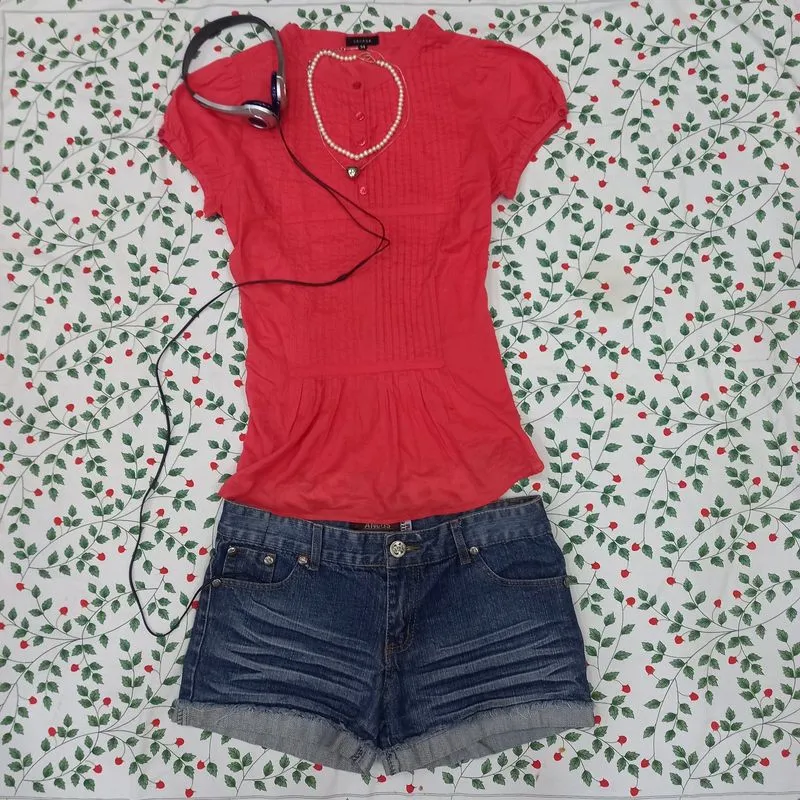 RED STRECTHABLE BLOUSE photo 1