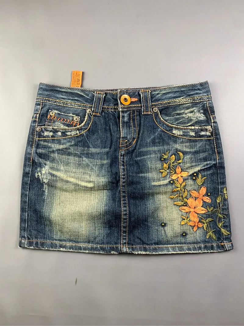 2000s hotchkiss Flower Studded Embroidered Mini Skirt (30) photo 1