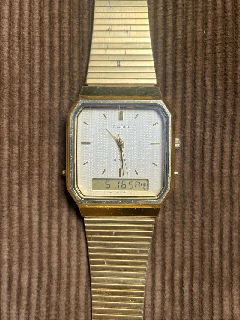Casio AQ-526 Gold Vintage photo 1