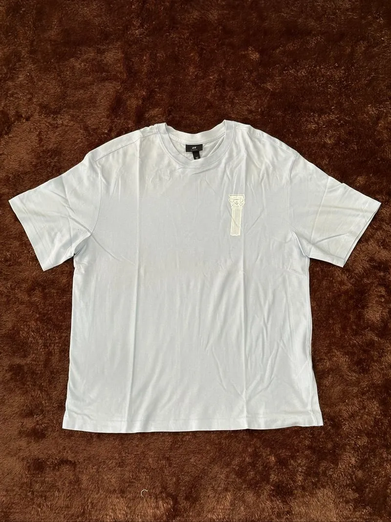 H&M HnM T-Shirt photo 1