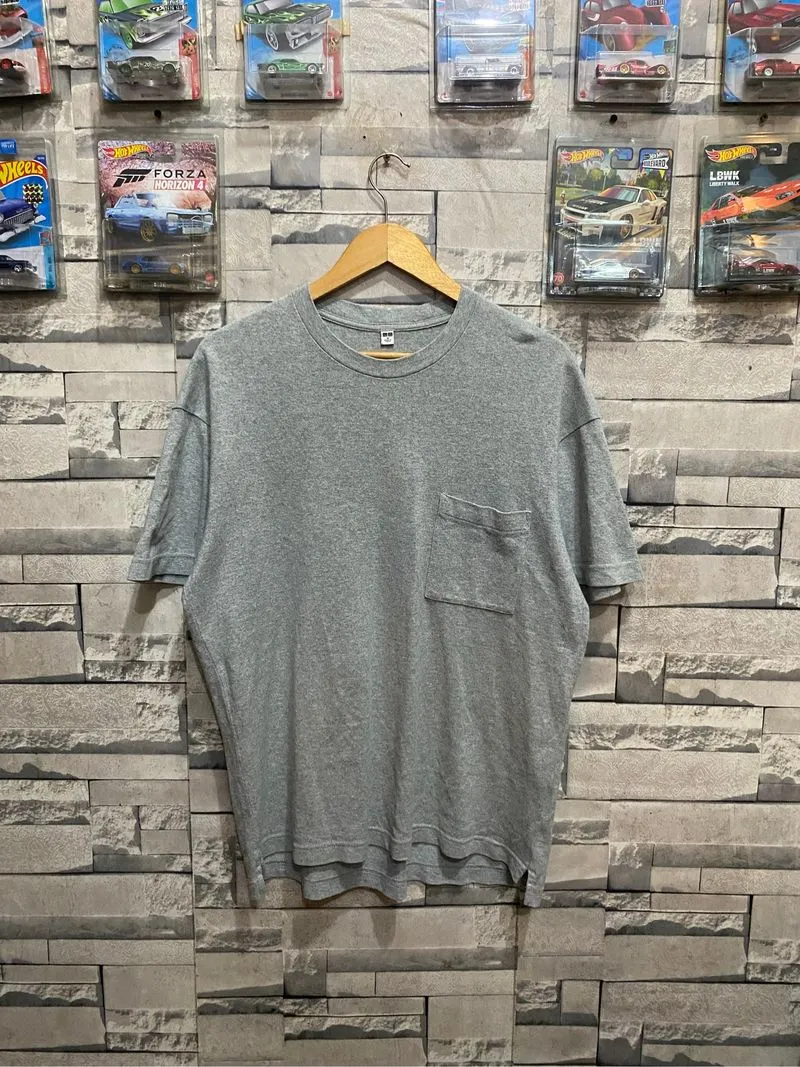 kaos uniqlo oversize photo 1