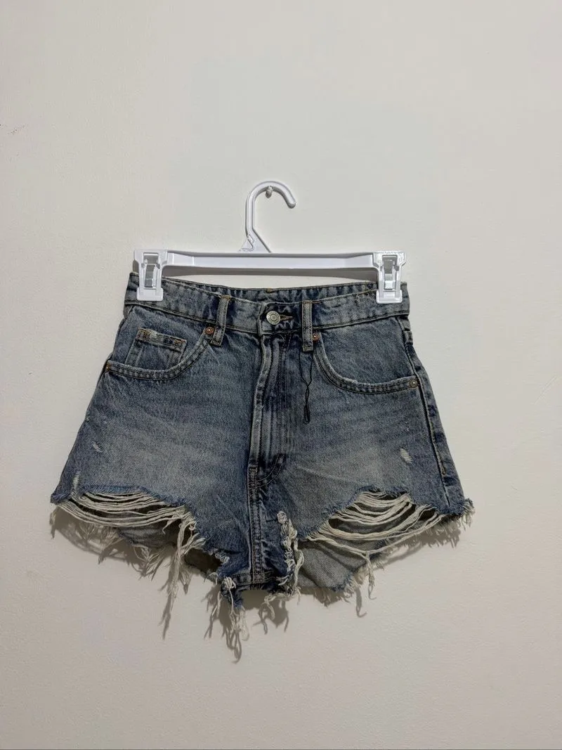 Zara hotpants ripped highwaist - woman photo 1