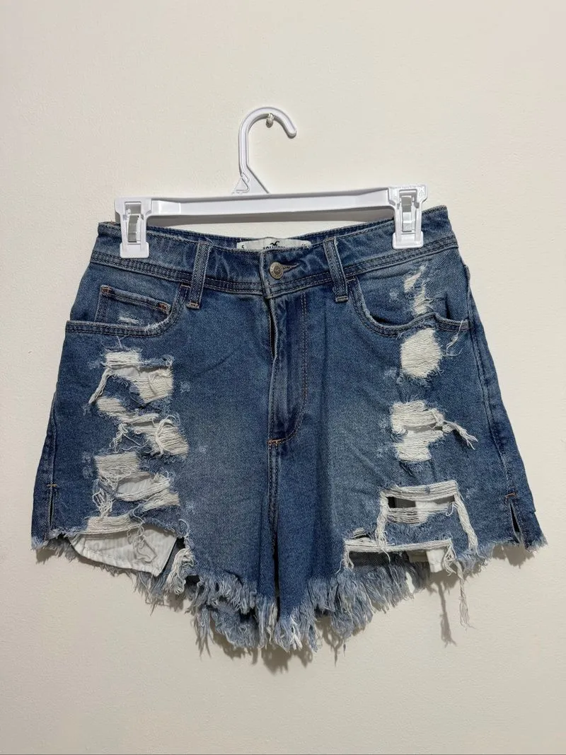 Hollister ripped hotpants - woman (perfect condition) photo 1