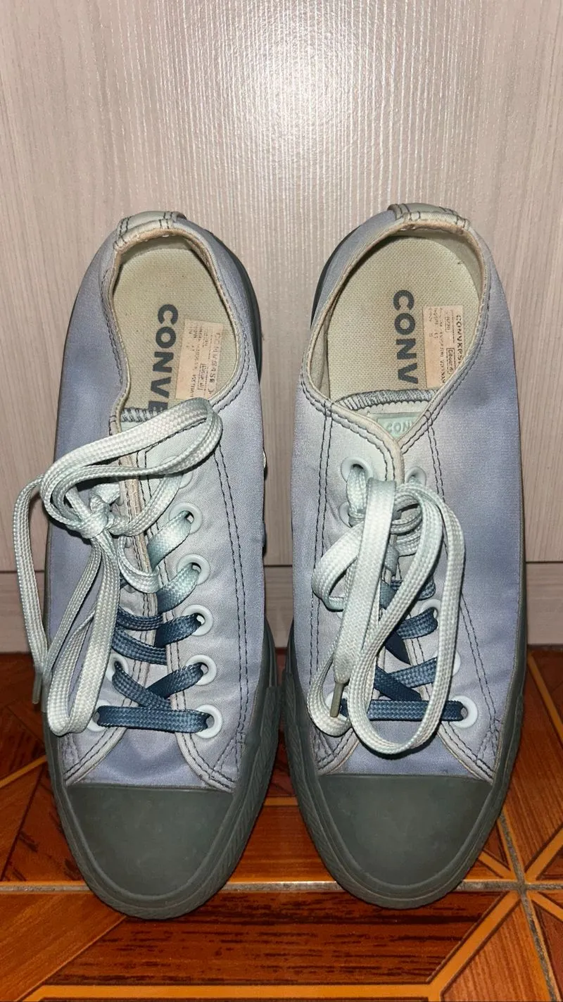 sepatu converse photo 1