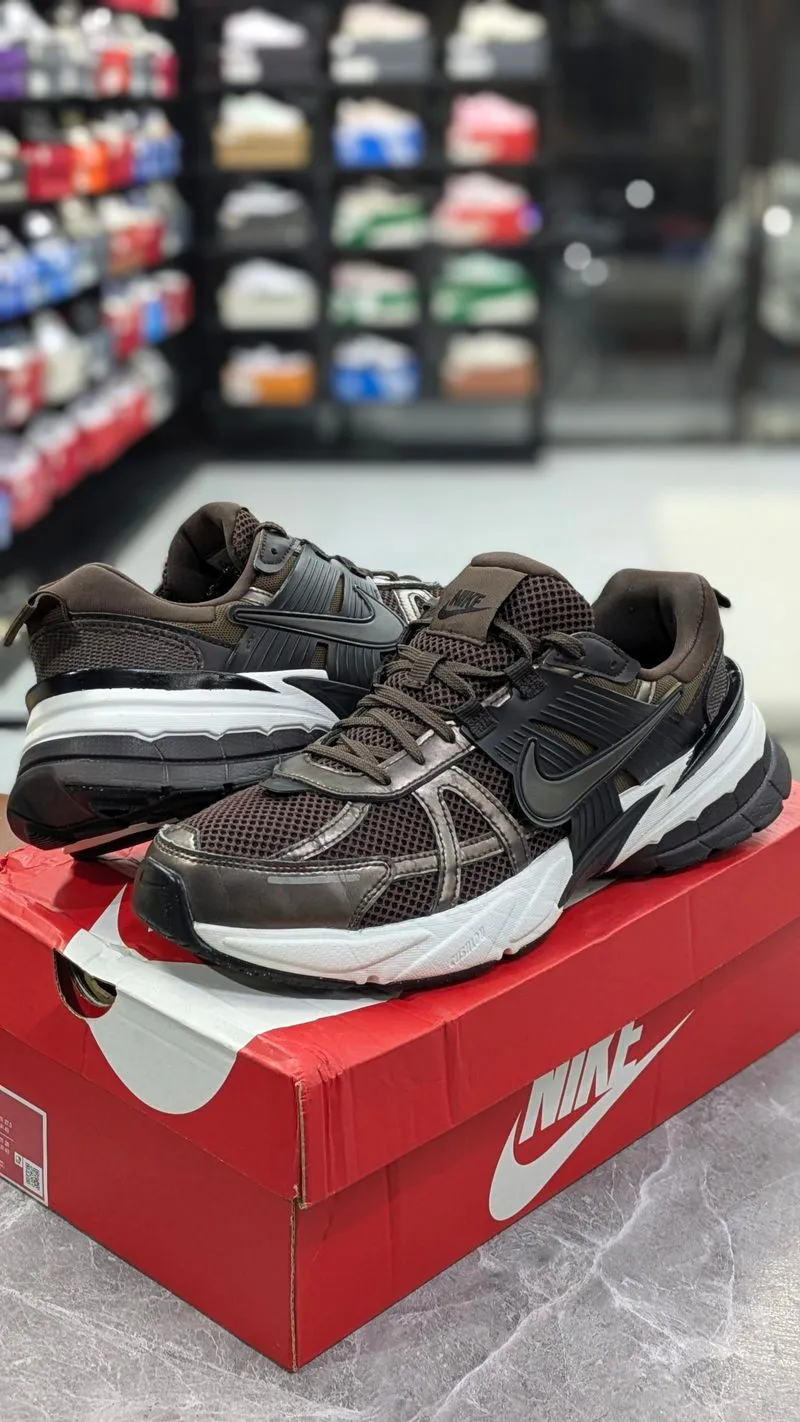 NIKE V2K RUN BROWN  photo 1