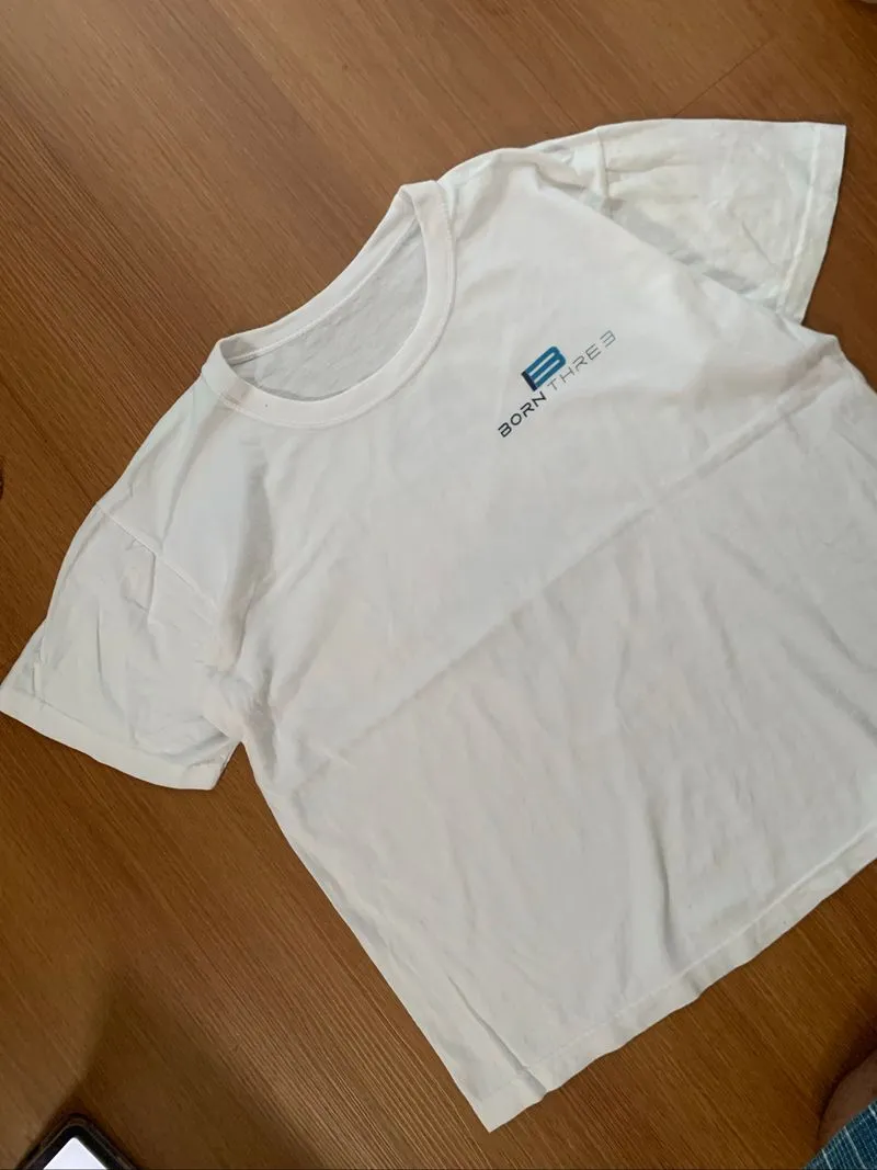 White Tee Borns  photo 1