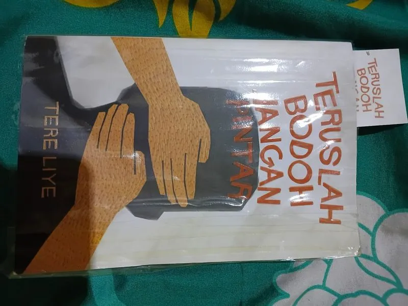 Novel karya tere liye "teruslah bodoh jangan pintar" photo 1