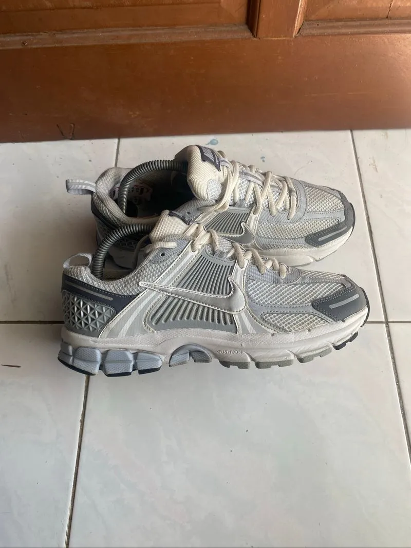 Nike vomero 5 gs metalic photo 1