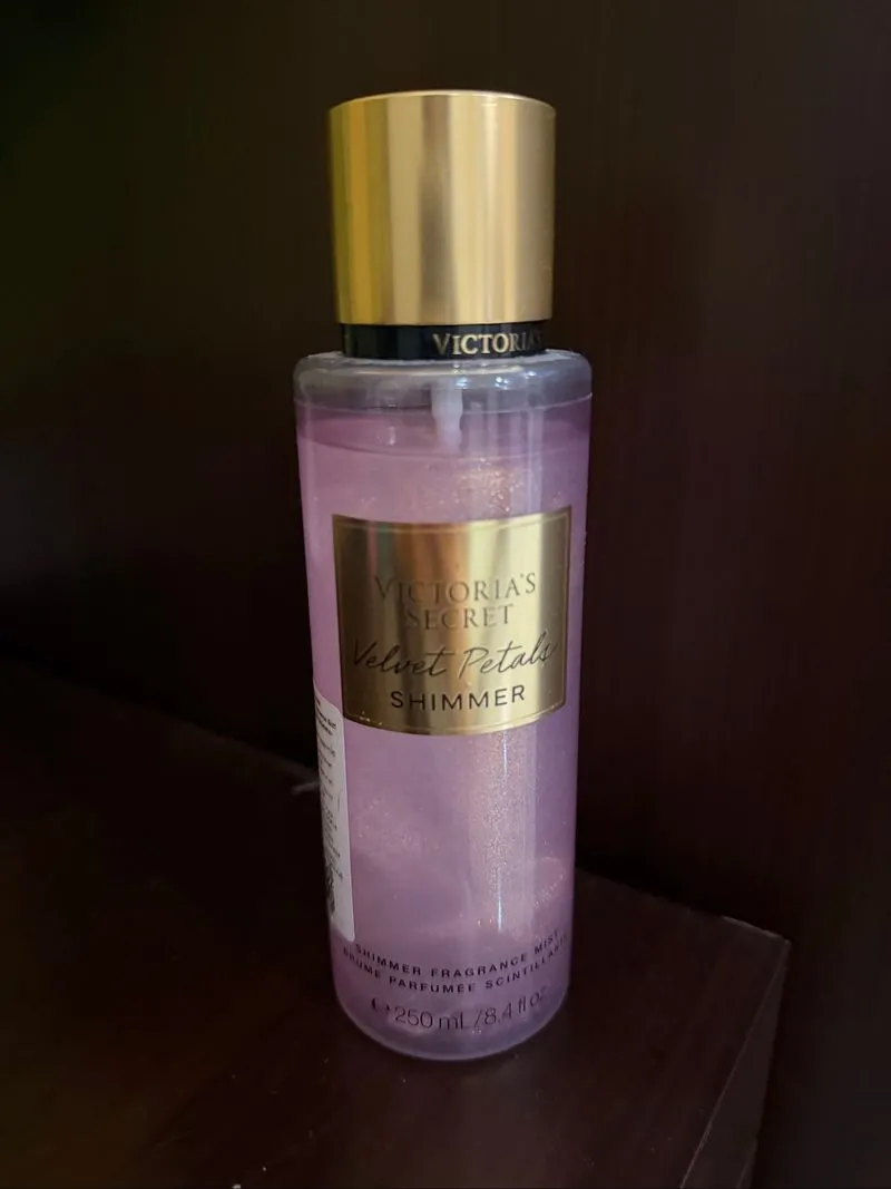 Victoria Secret Velvet Petals Shimmer photo 1