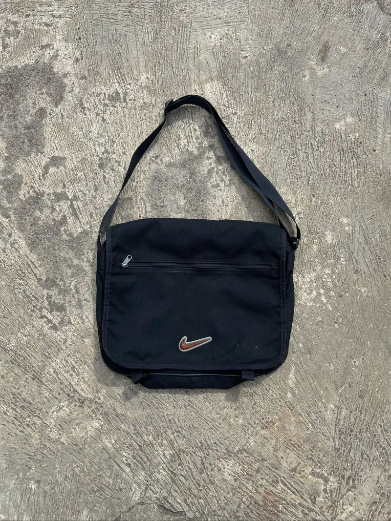 sling bag nike vintage 90s photo 1