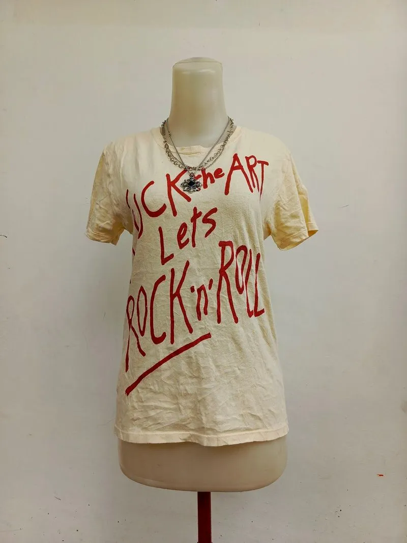 Kaos worn free photo 1
