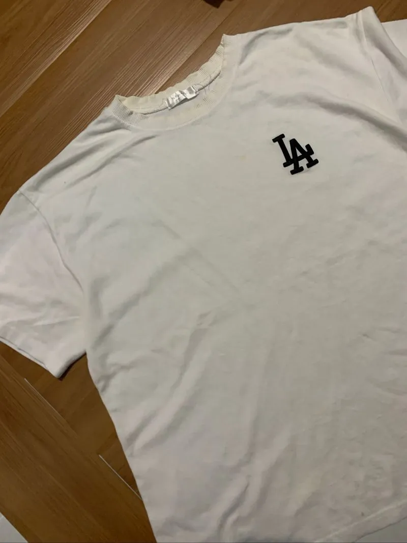 White tee La  photo 1