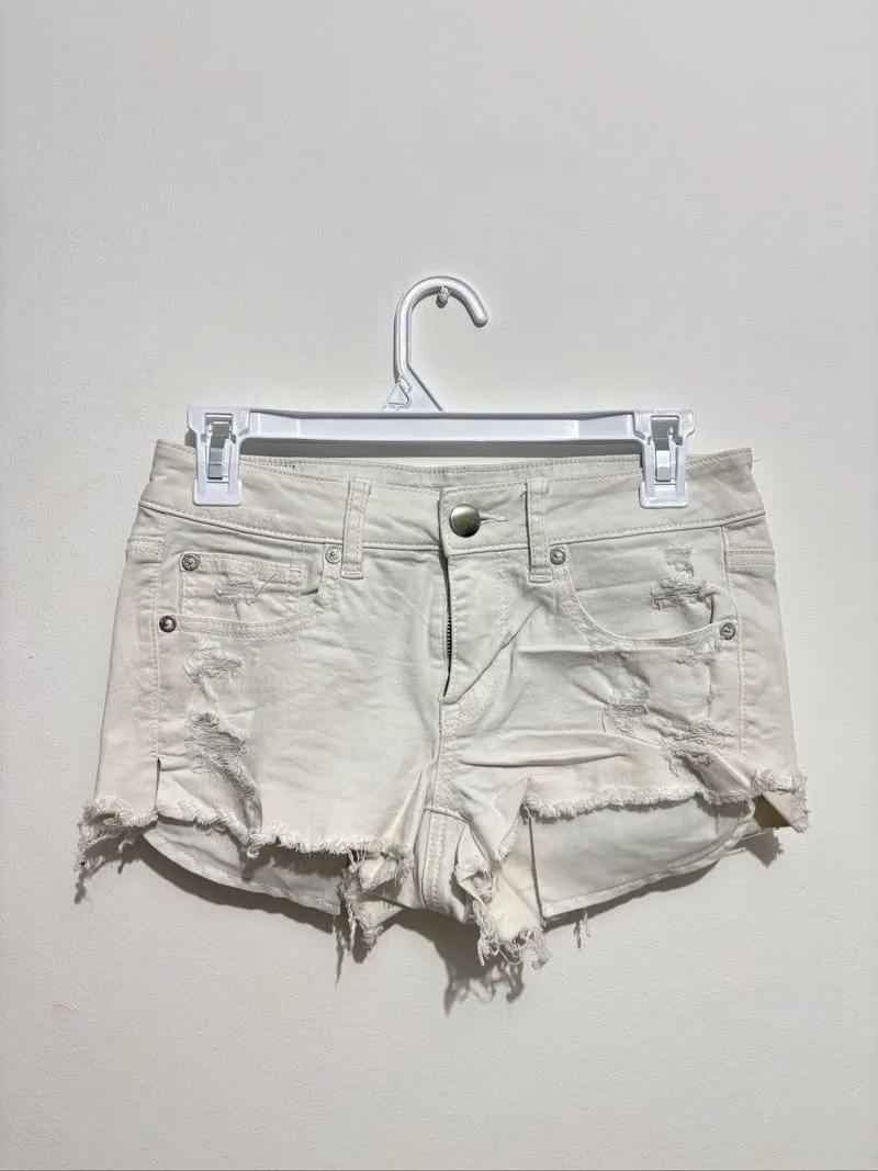 American eagle ripped hotpants - woman photo 1
