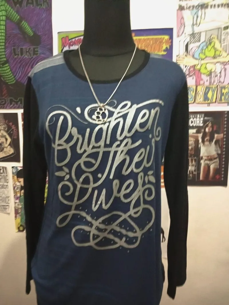 Graphic Long Sleeve Grunge photo 1