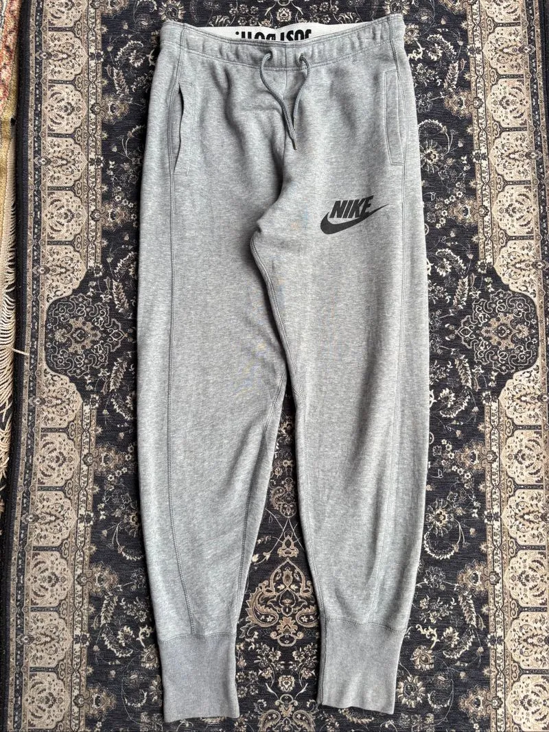 Nike Sportswear Grey Sweatpants photo 1