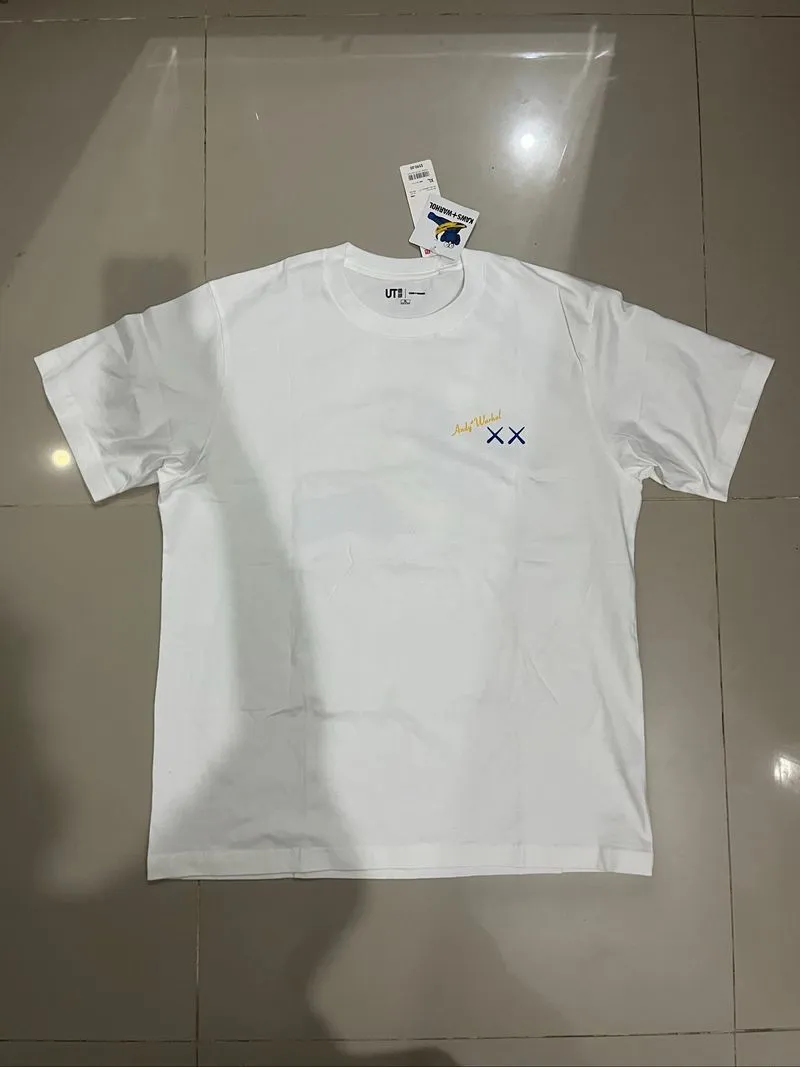 Uniqlo T-shirt x Kaws photo 1