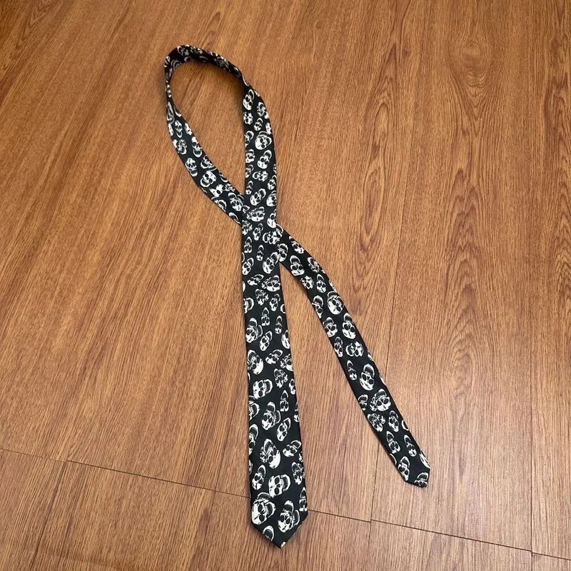 Skull necktie photo 1