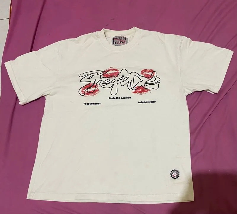 Kaos Over size KISS OF SUMMER WHITE TEE Preface x Telepati photo 1