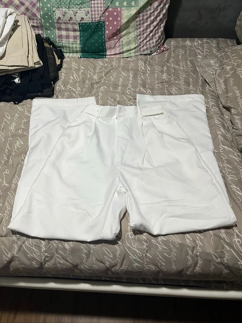 white pants photo 1