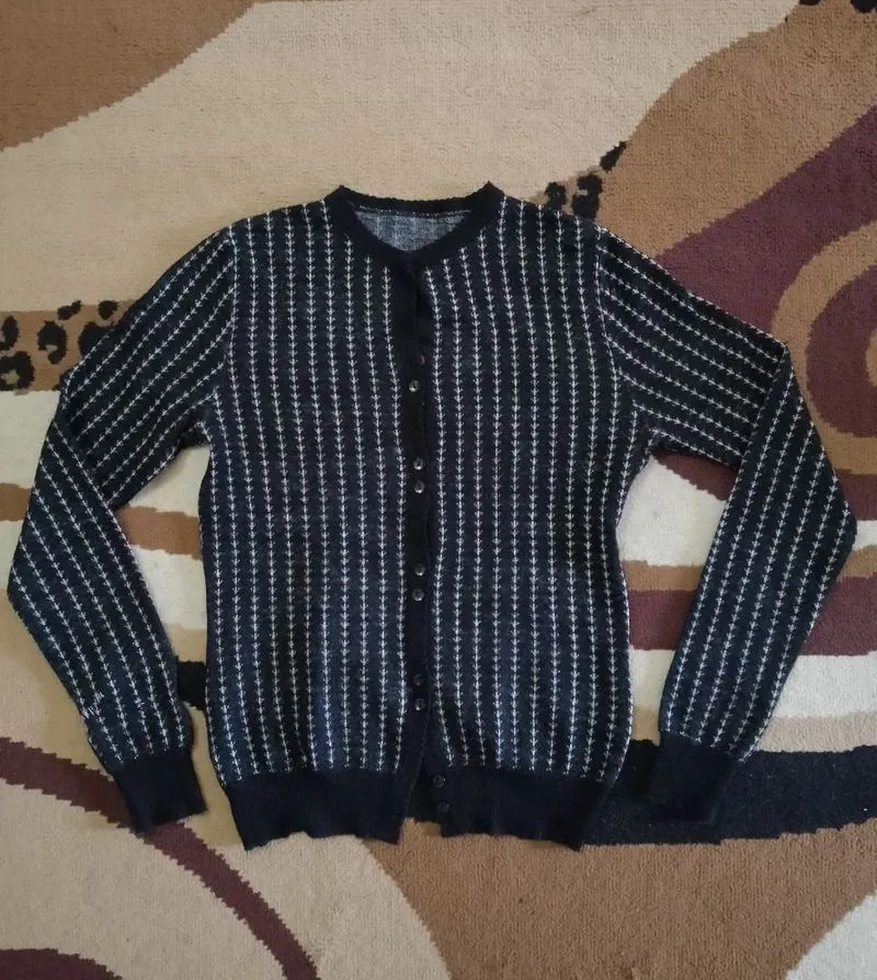 Cardigan hitam salur  photo 1