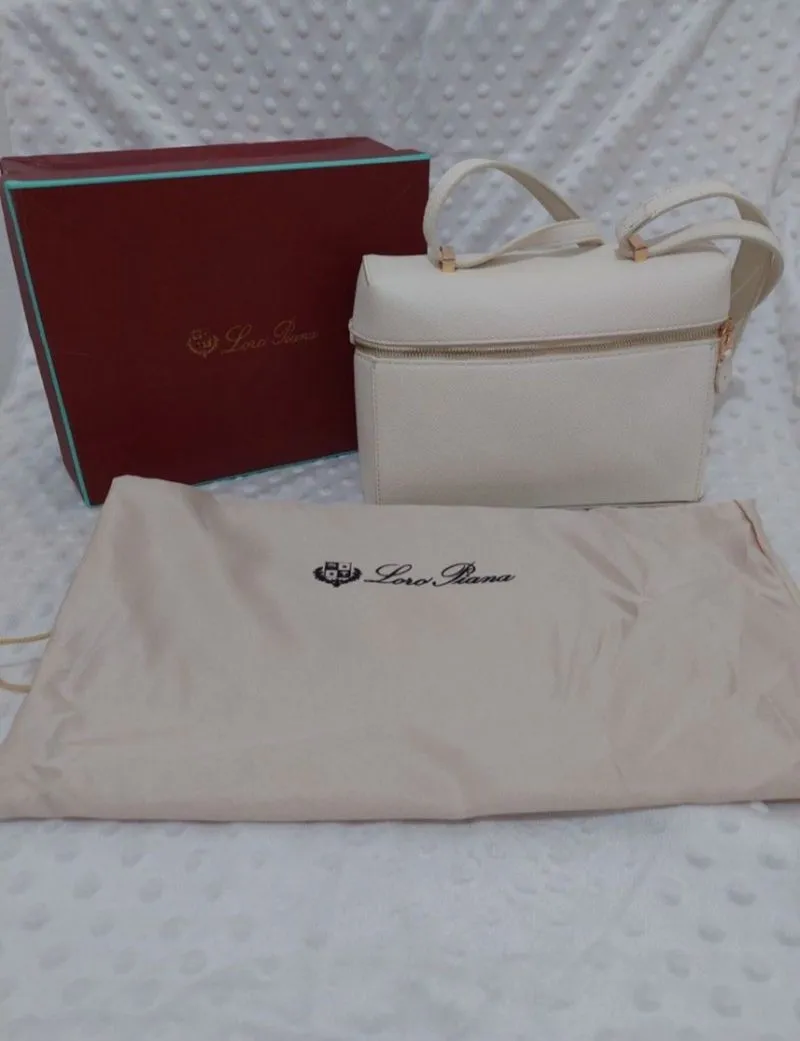 Tas Wanita Loro Piana.  photo 1
