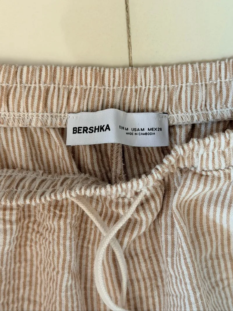 Bershka celana ukuran M warna beige photo 1