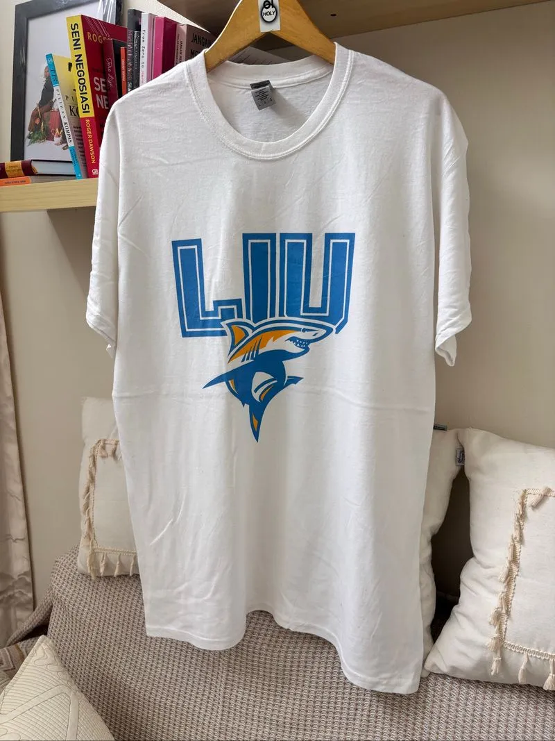 Liv Shark by Gildan size Large photo 1