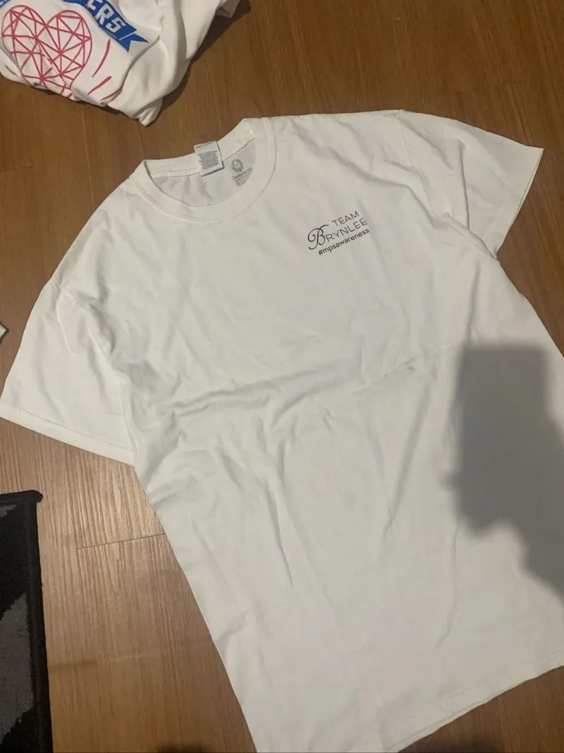 Gildan Tee  photo 1