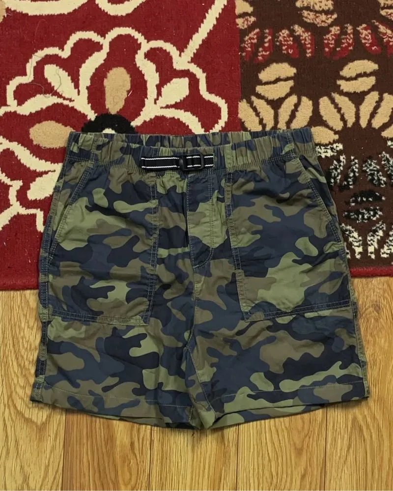 Item(s): GAP UTILITY CAMOUFLAGE PANTS photo 1