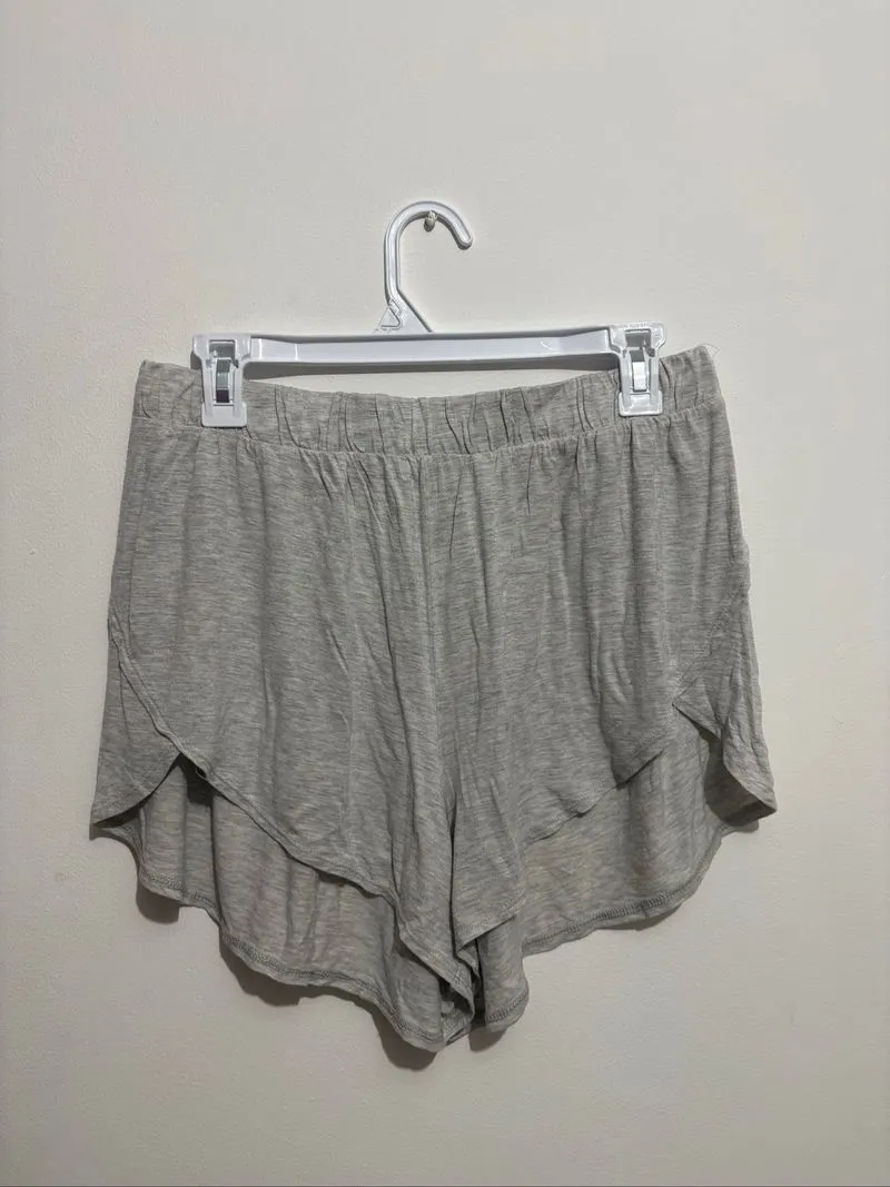 Old navy sweatpants- woman photo 1