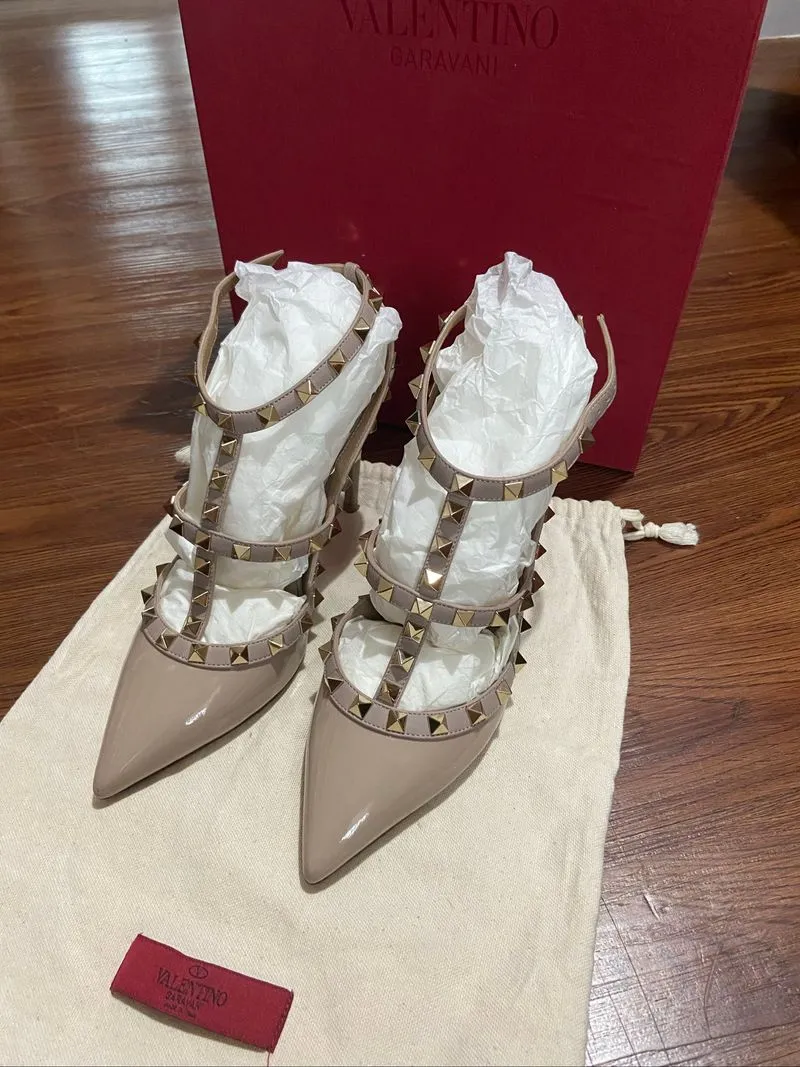 Valentino Garavani Rockstud Ankle Strap Heels - Poudre photo 1