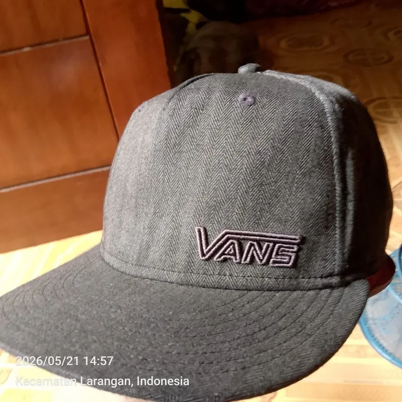 Topi vans photo 1