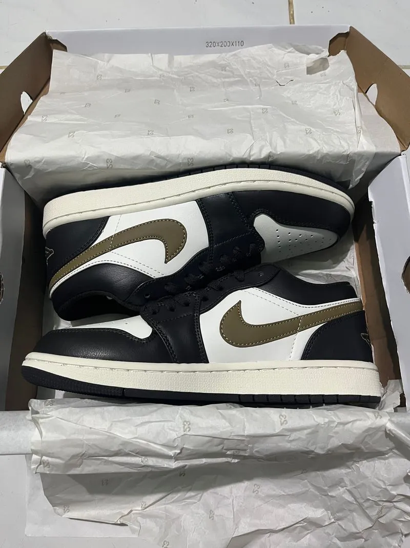 Size 41 - Nike Air Jordan 1 Low Shadow Brown  photo 1