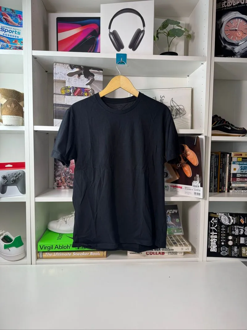 Kaos lengan pendek tshirt uniqlo black XL J photo 1