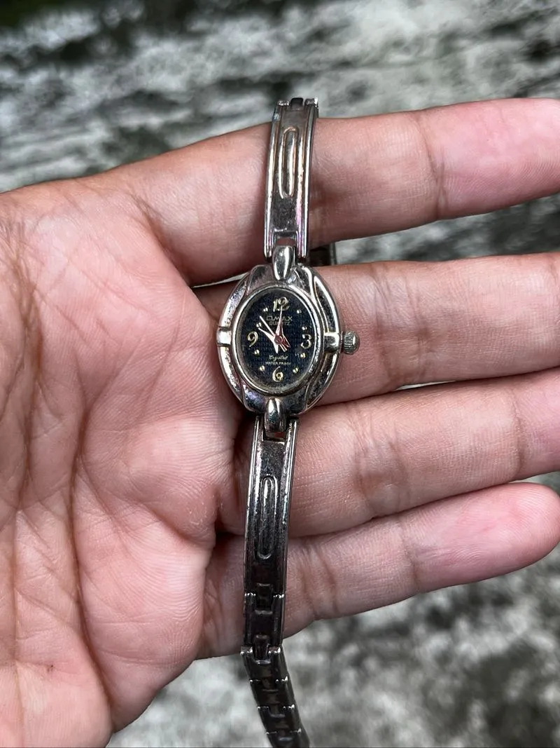 Vintage Y2K watch photo 1