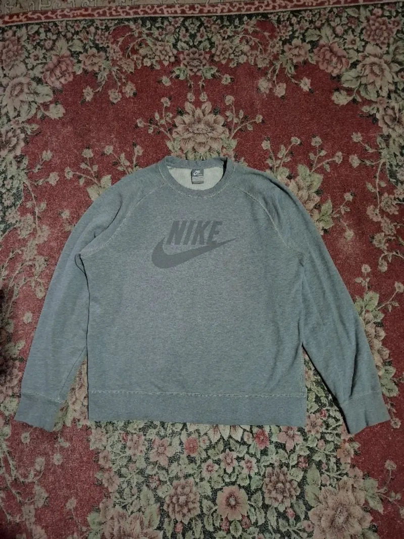 crewneck nike big logo photo 1